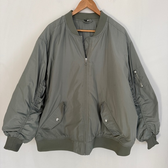 H&M Divided Jacket Women Light Green Ruched Long Sleeve Bomber Jacket Size XL - Picture 1 of 4